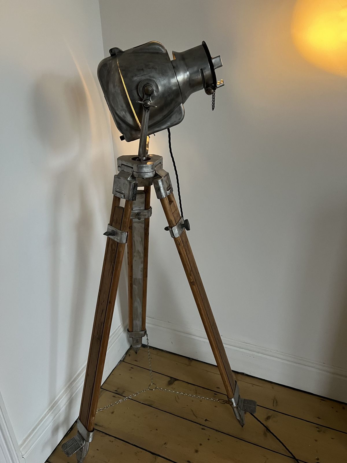 Vintage Movie Theatre Spot Light Tripod Floor Lamp Queens Theatre, Shaftesburyenue, London photo vinterior