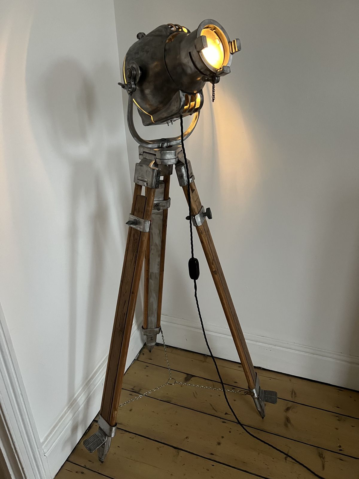 photo furniture Vintage Movie Theatre Spot Light Tripod Floor Lamp Queens Theatre, Shaftesburyenue, London