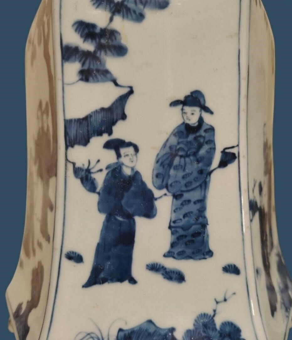 1295.0 A Pair Of Blue & White Chinese Porcelain Hexagonal Mallet Form Lidded Urns Lampe photo