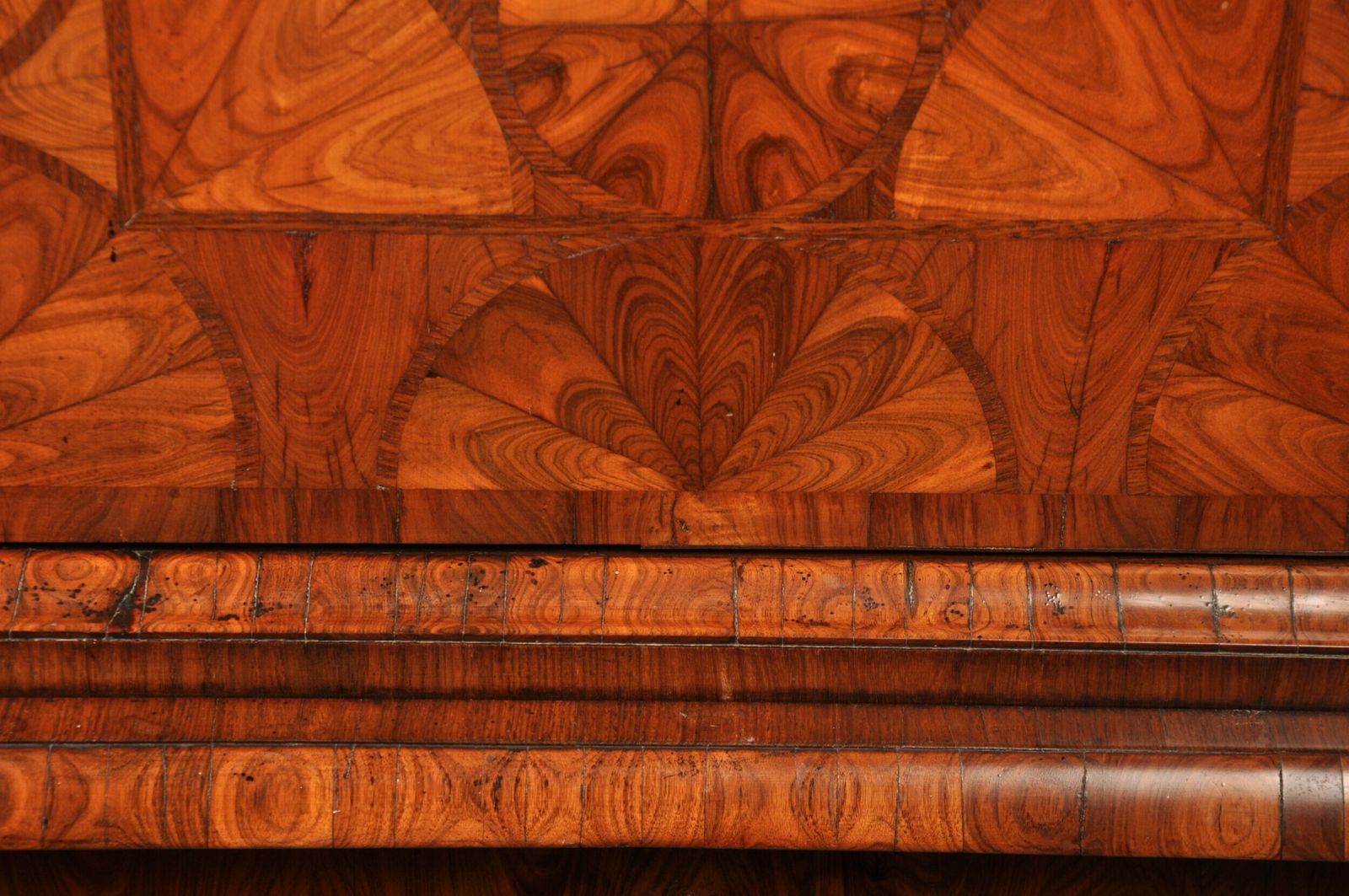 Important 17th Century Kingwood Cabinet On Stand photo vinterior
