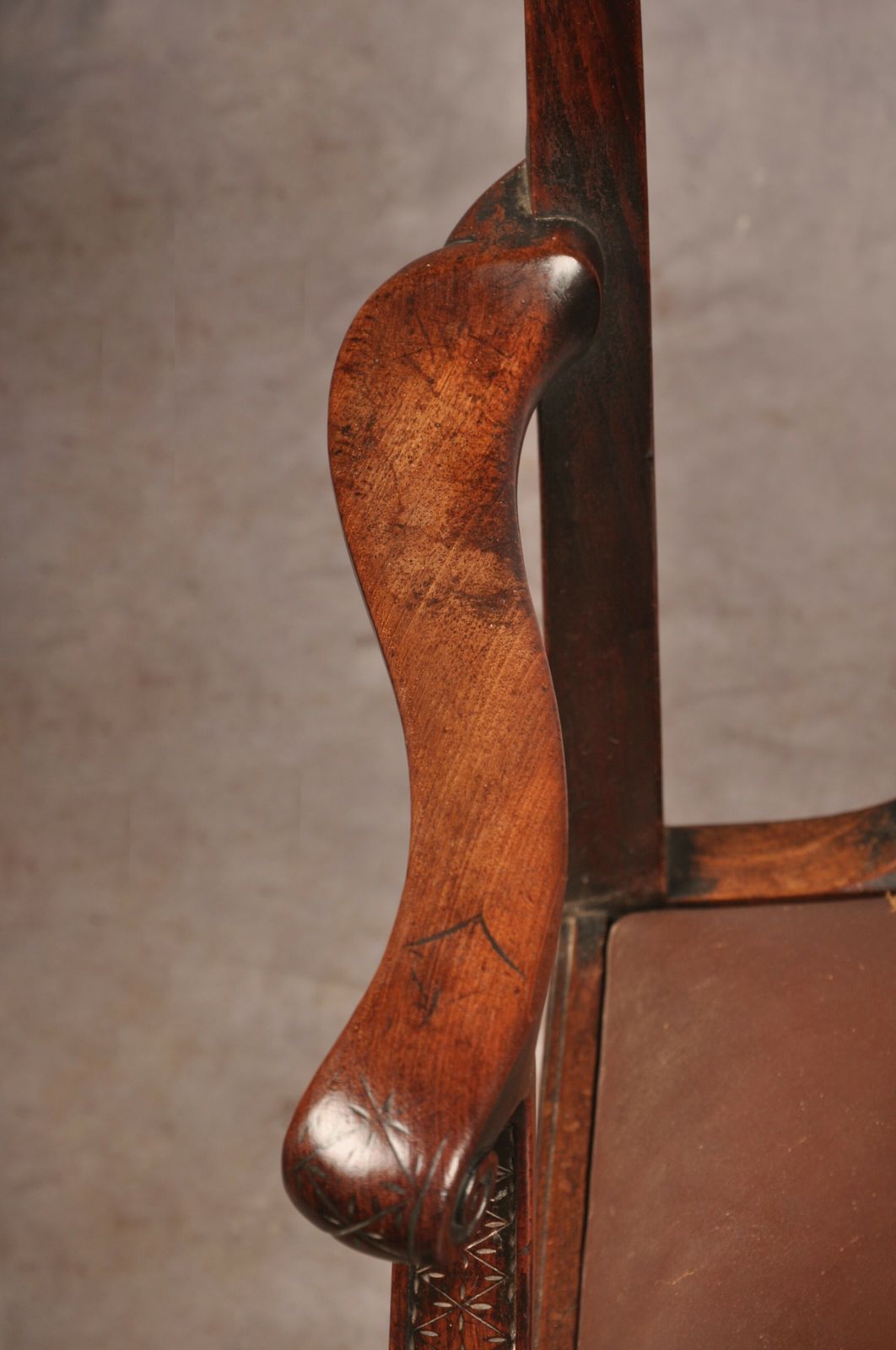 photo vinterior Fine 18th Century Mahogany Chippendale Armchair