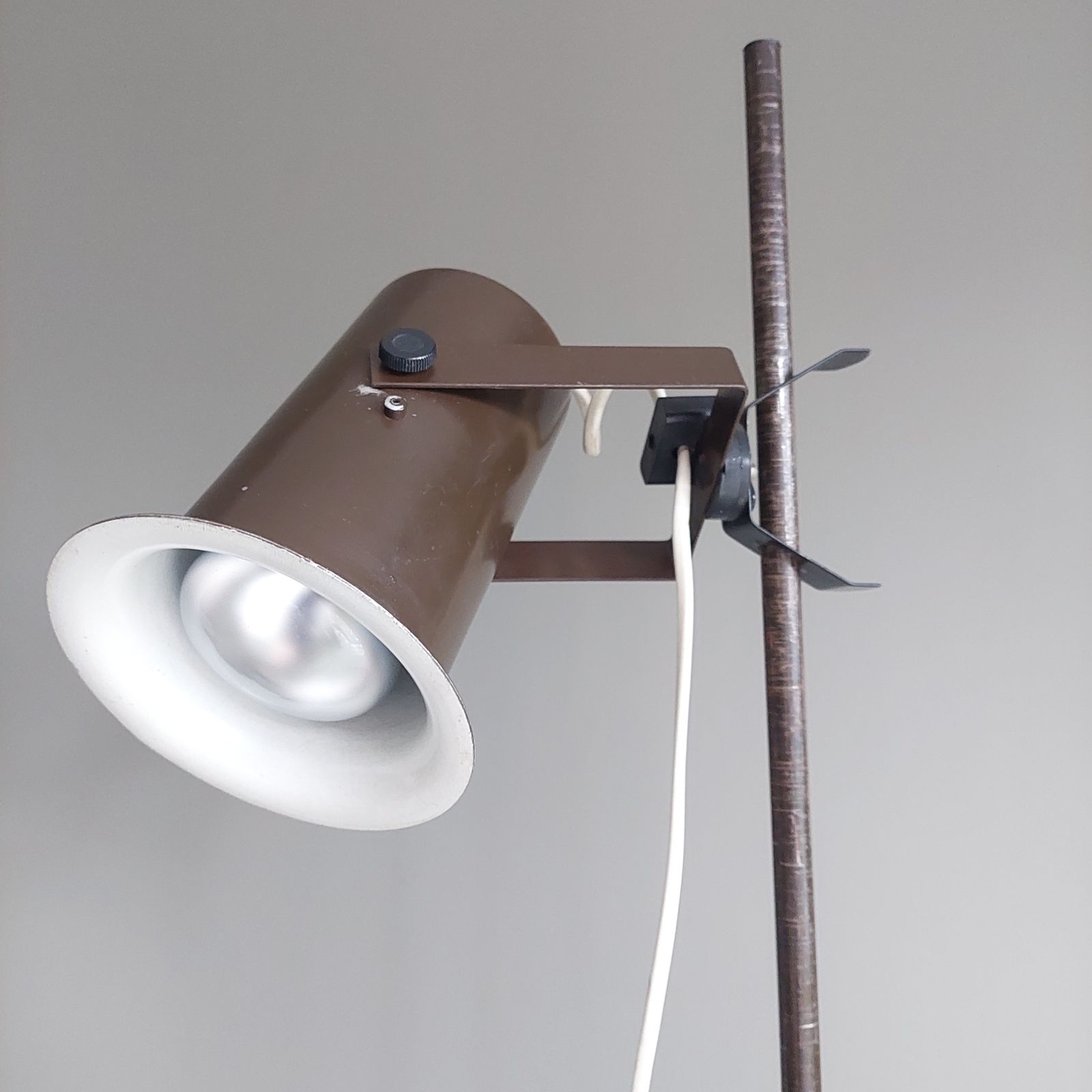 photo vintage Mid Century  Industrial Table Light Brown Metal Adjustable Desk Lamp, 50s 60s