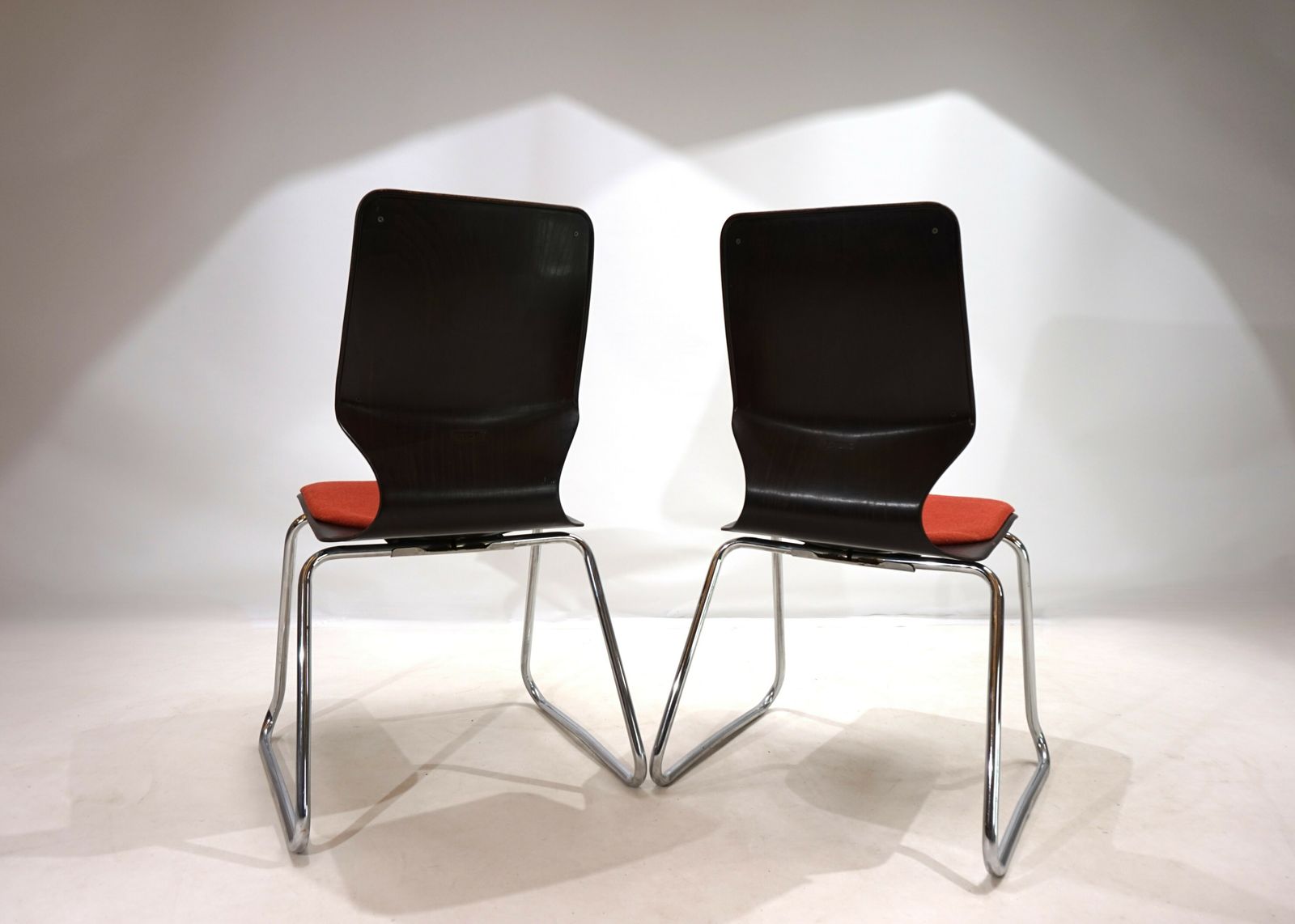 photo furniture Flötotto Set Of 2 Pagwood Chairs By Elmar Flötotto
