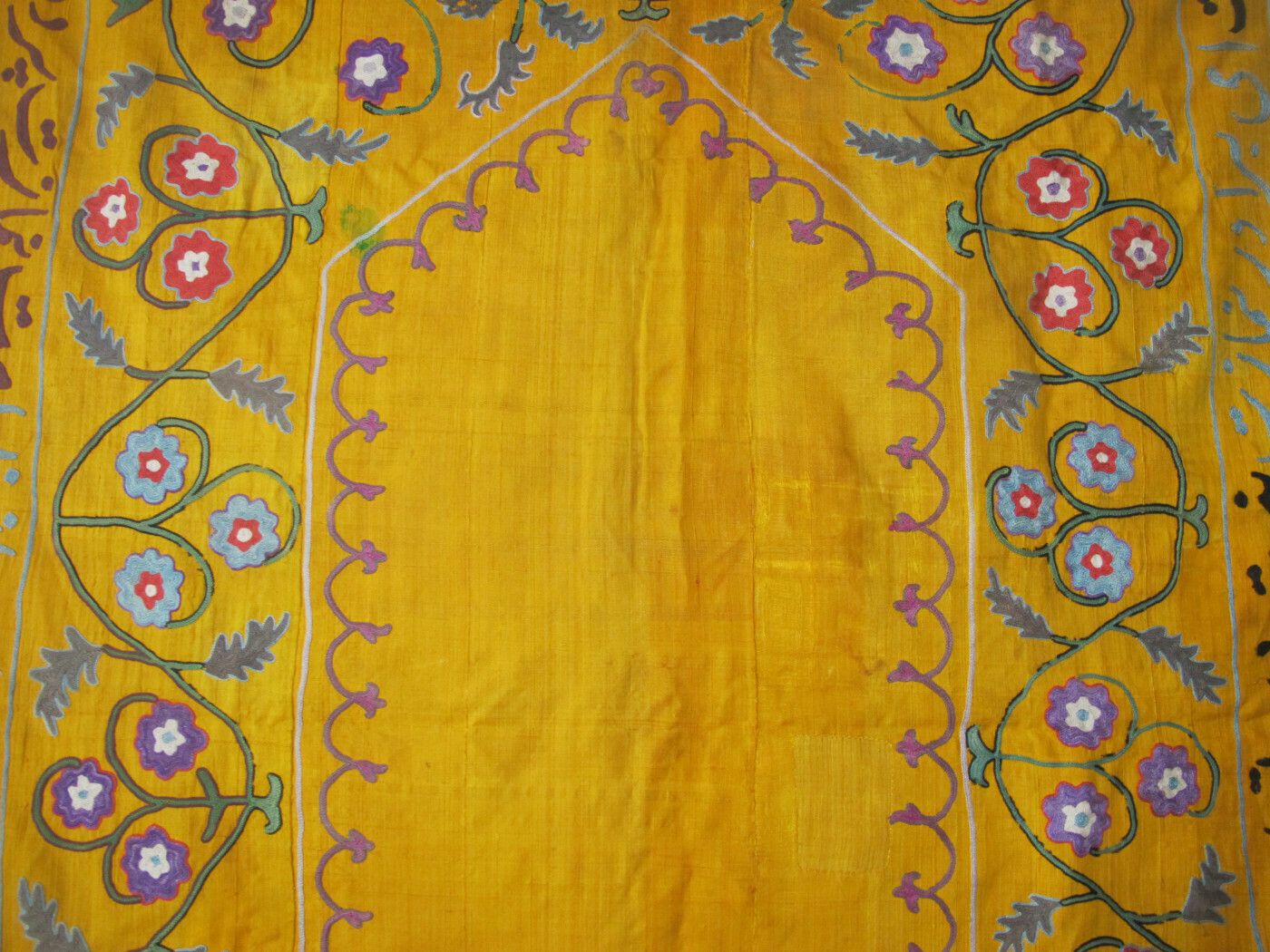 Lakai Nim Suzani, Uzbekistan Early 20th Century, 1.40m X 0.94m photo 950.0
