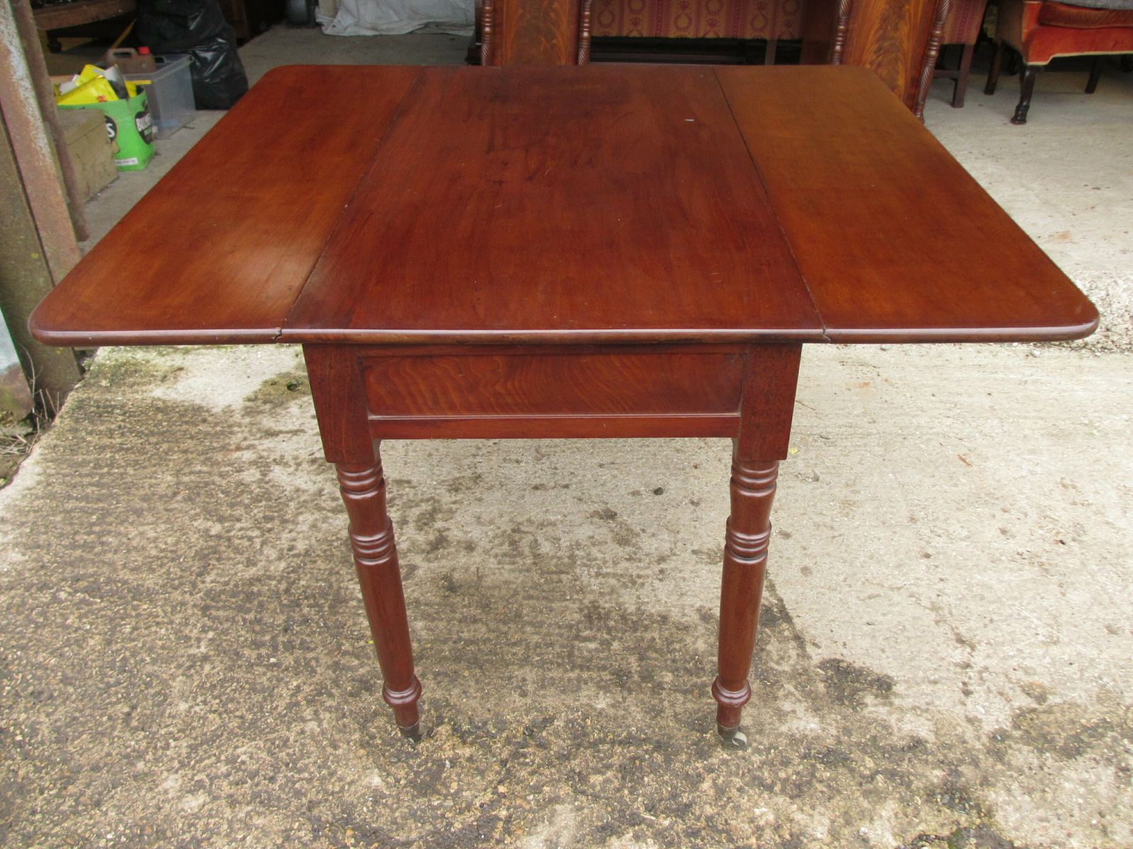 photo vintage Victorian Mahogany Pembroke Table With Drawer