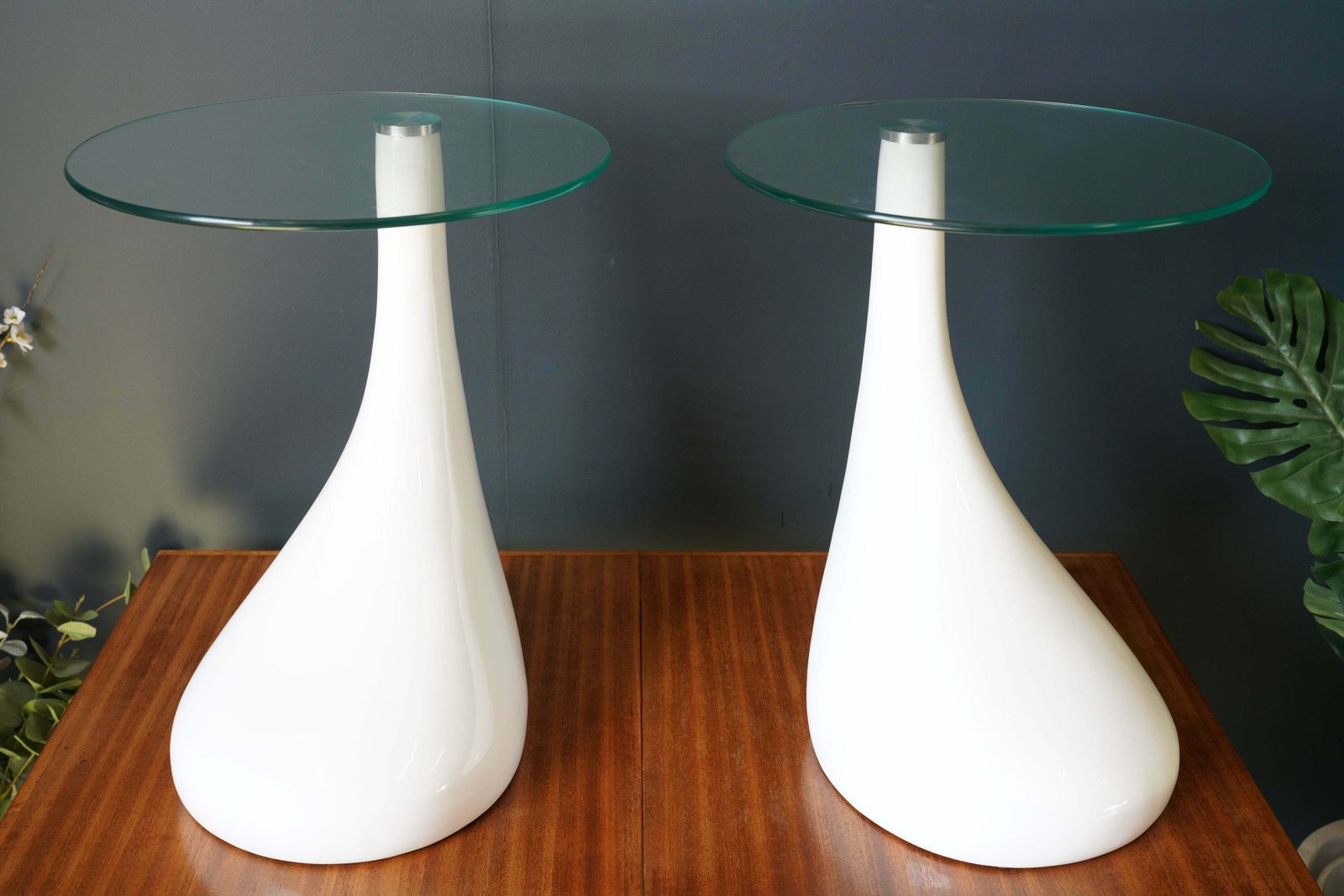 Furniture Mid Century Style Side Tables Night Stand Pap Art Style White And Glass photo