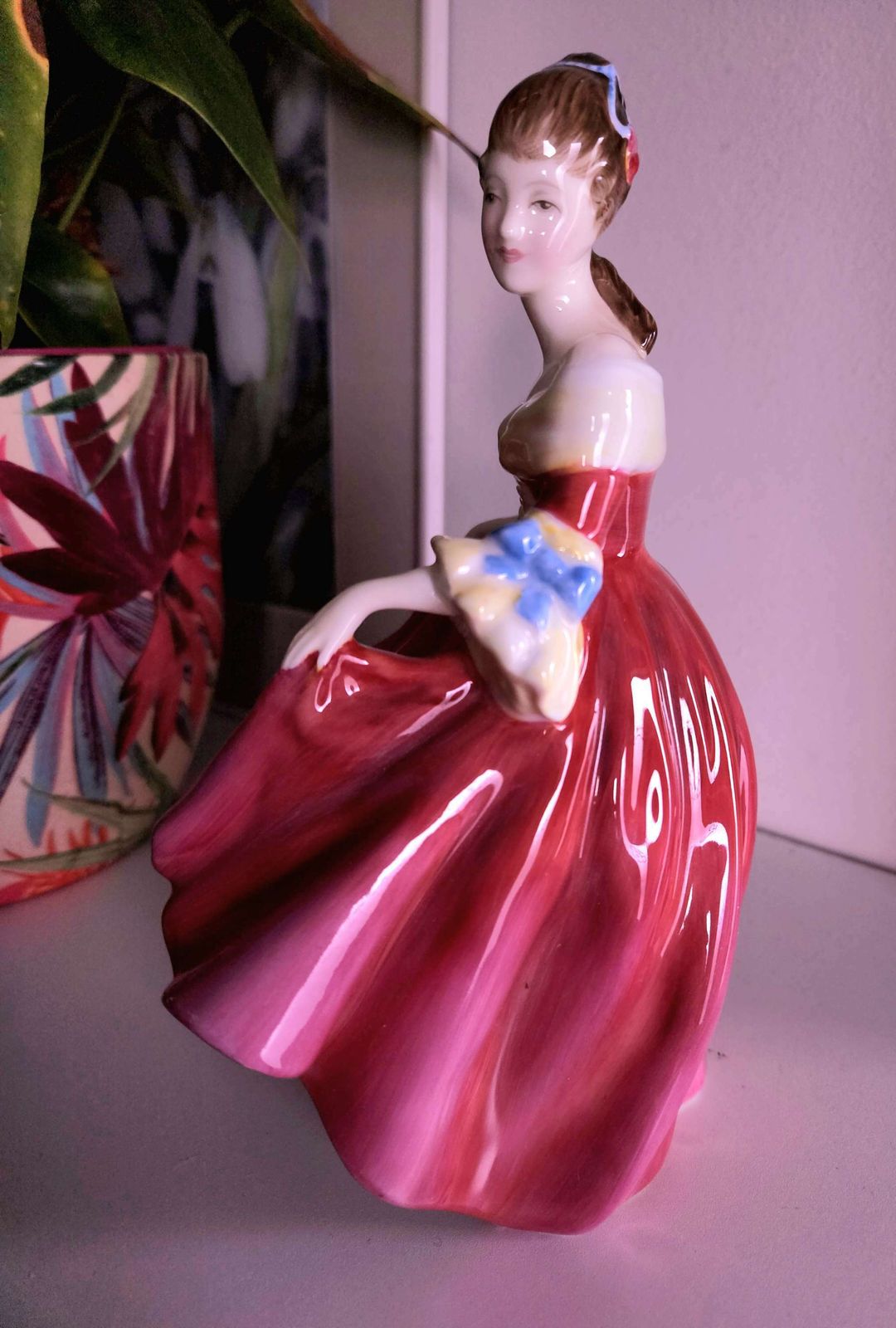 'Southern Belle' Figurine By Royal Doulton Fine Bone China photo Home Decor