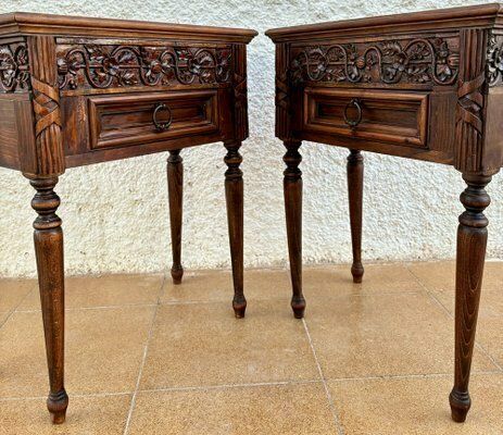 Begin 20e Eeuw Franse Houten Nachtkastjes Met Houtsnijwerk, Jaren 1940, Set Van 2 photo furniture