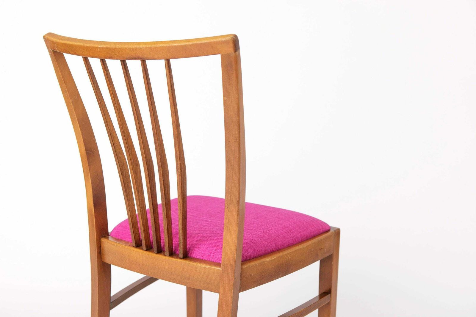 photo furniture Vintage eetkamerstoelen jaren 1960