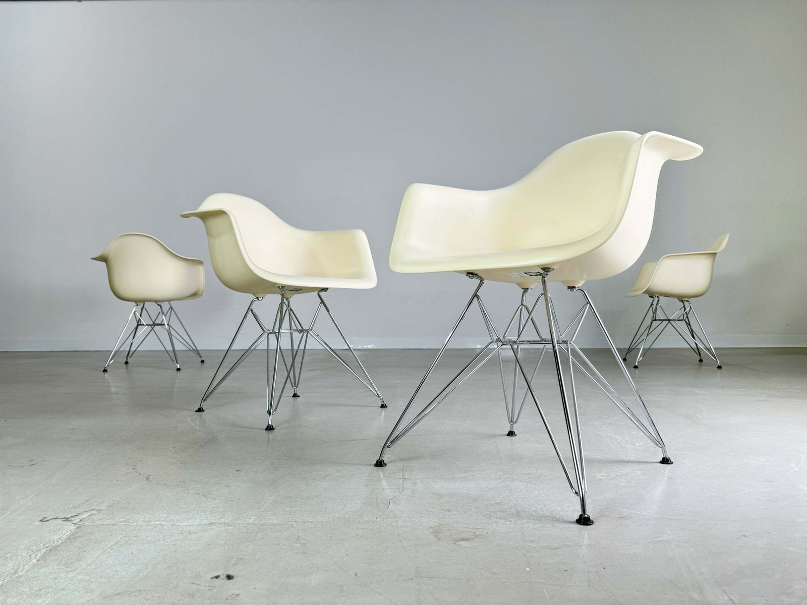 Set Of 4 Vitra Chairs Charles & Ray Eames Plastic Armchair Dar Re photo furniture