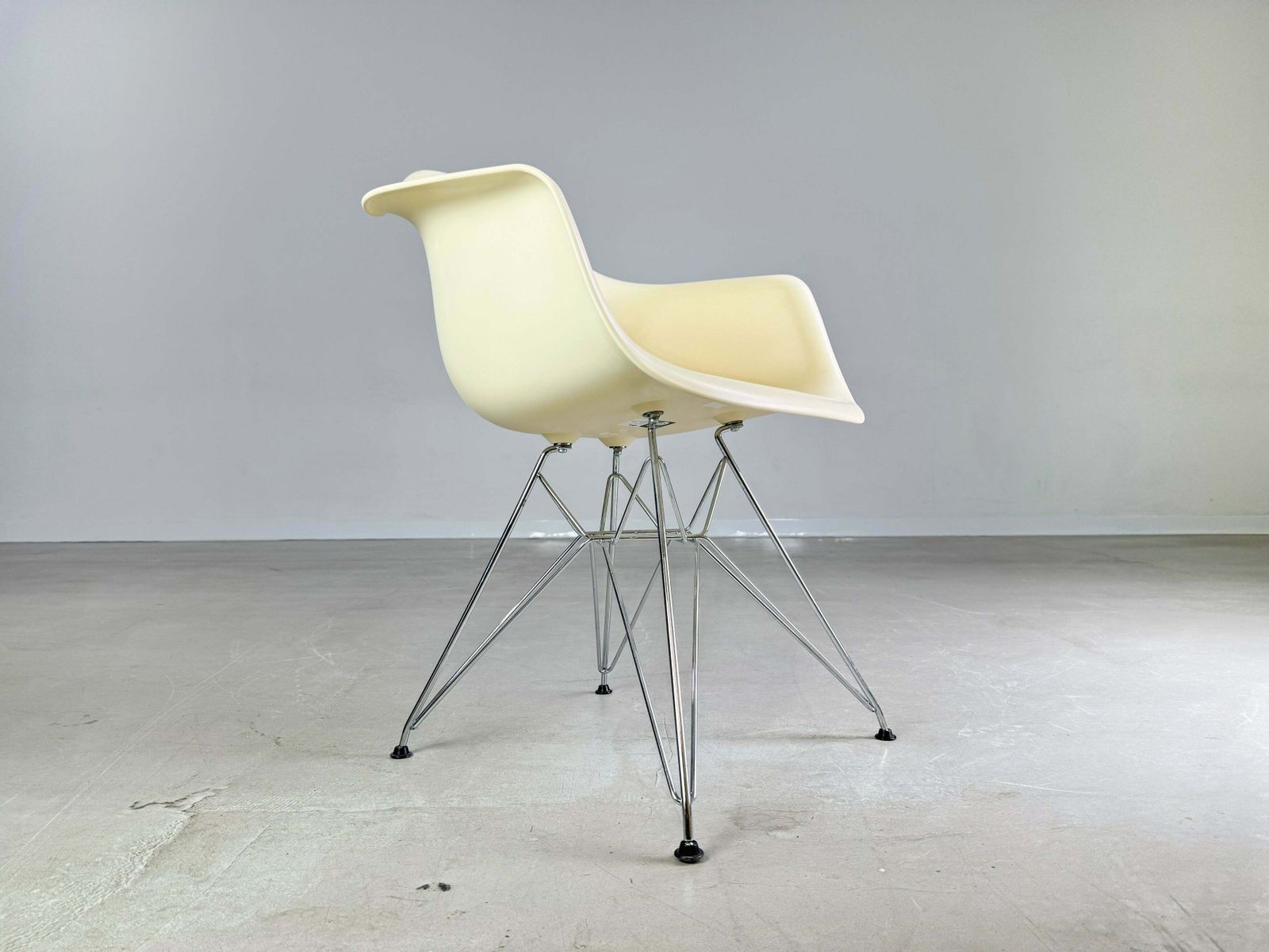 Set Of 4 Vitra Chairs Charles & Ray Eames Plastic Armchair Dar Re photo buy