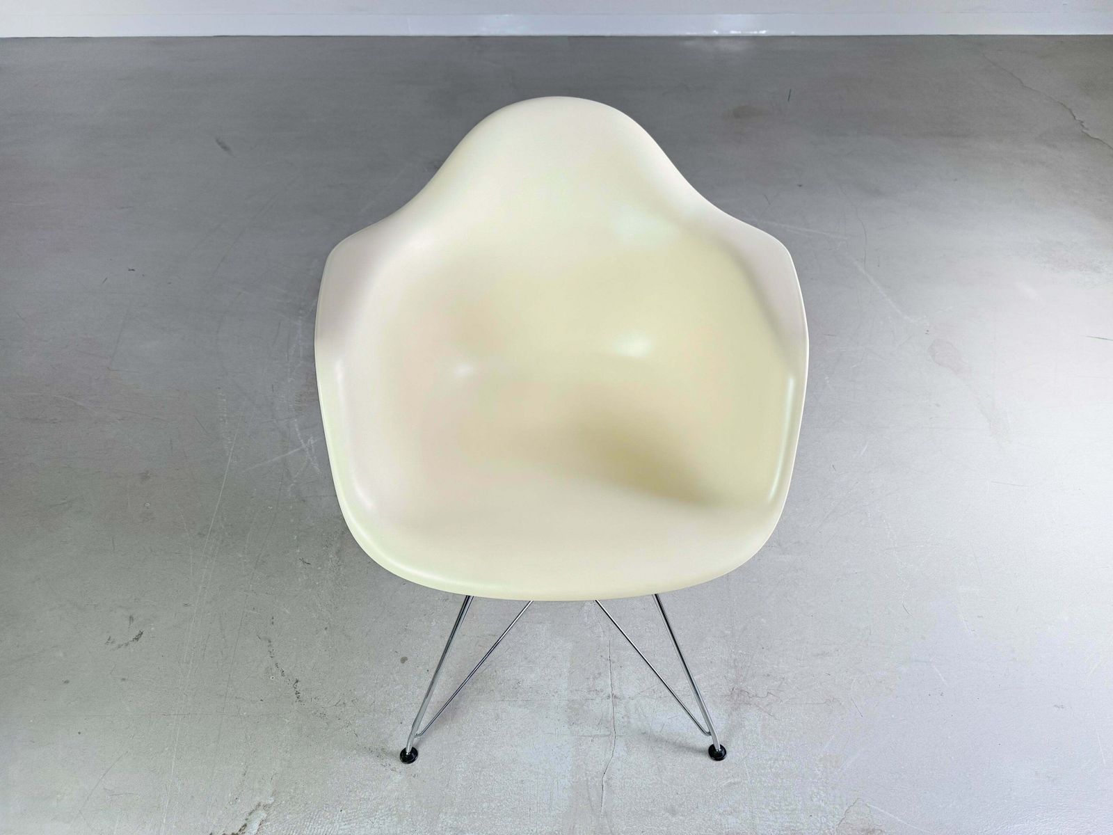 photo for sale Set Of 4 Vitra Chairs Charles & Ray Eames Plastic Armchair Dar Re
