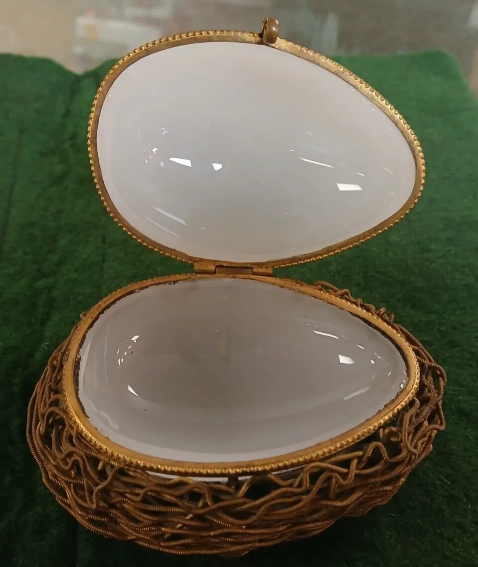 19th Century French Palais Royal Ormulu & Opaline Glass "Egg In Nest" Casket photo vinterior