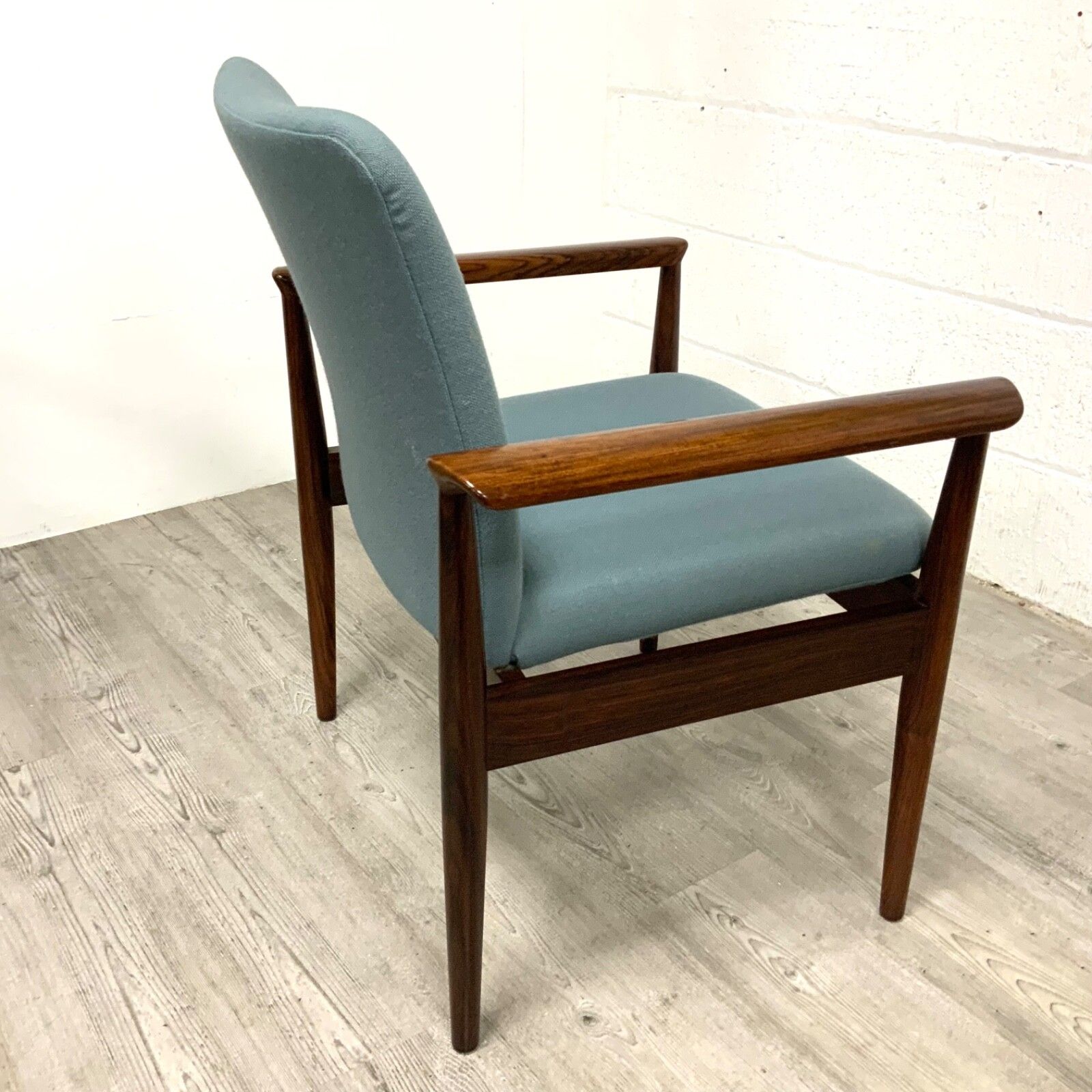 photo vinterior A Set Of 6 Danish Rosewood “Diplomat” Chairs  Model 209 By Finn Juhl For Cado