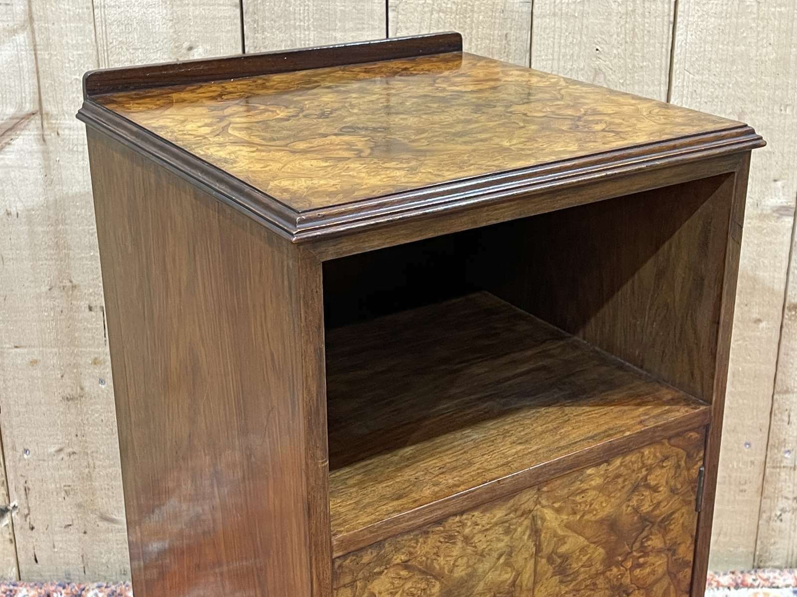 English Bedside Table In Walnut Burl From The 1930s photo buy