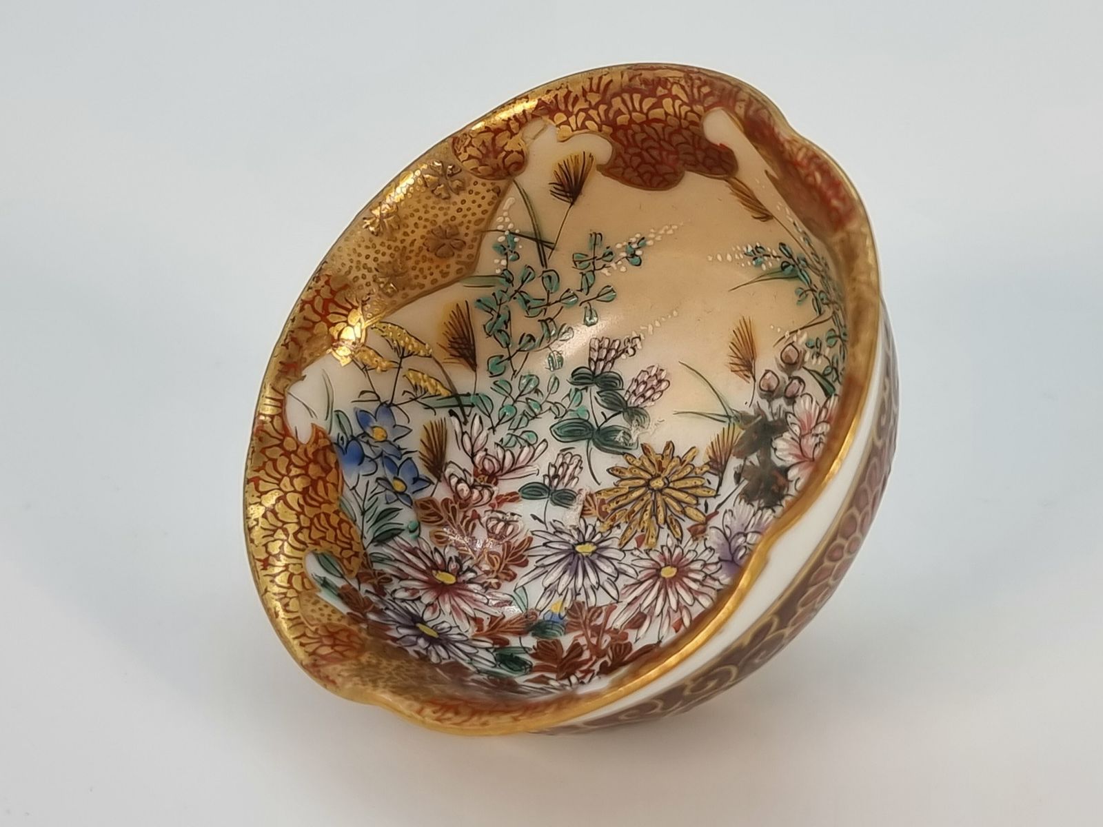 photo vinterior A Pair Of Japanese Meiji Period Miniature Porcelain Kutani Ware Bowls, Circa 1880