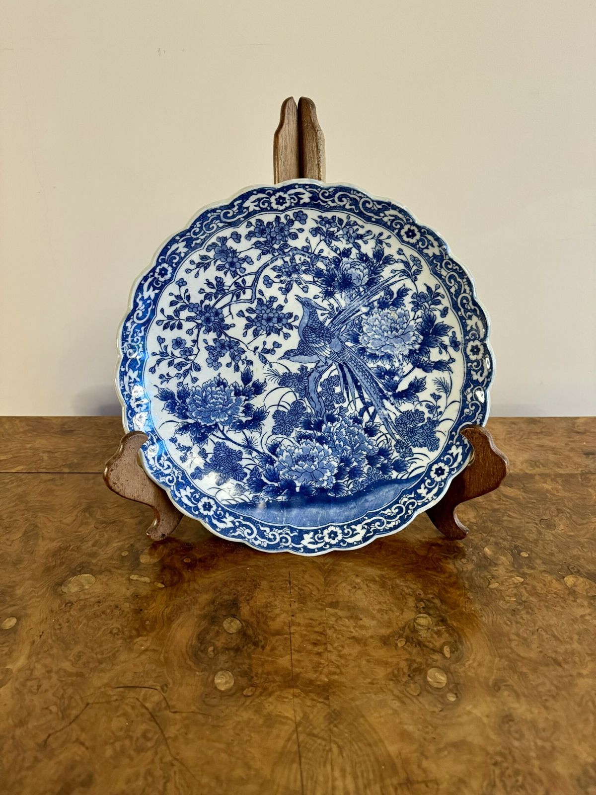 Quality Antique Japanese Blue And White Imari Scalloped Edge Plate