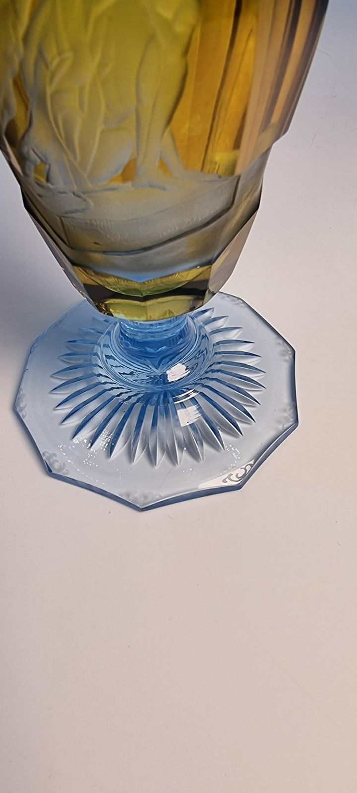photo vintage 19th Century English Intaglio Engraved Stemmed Goblet, Circa 1880