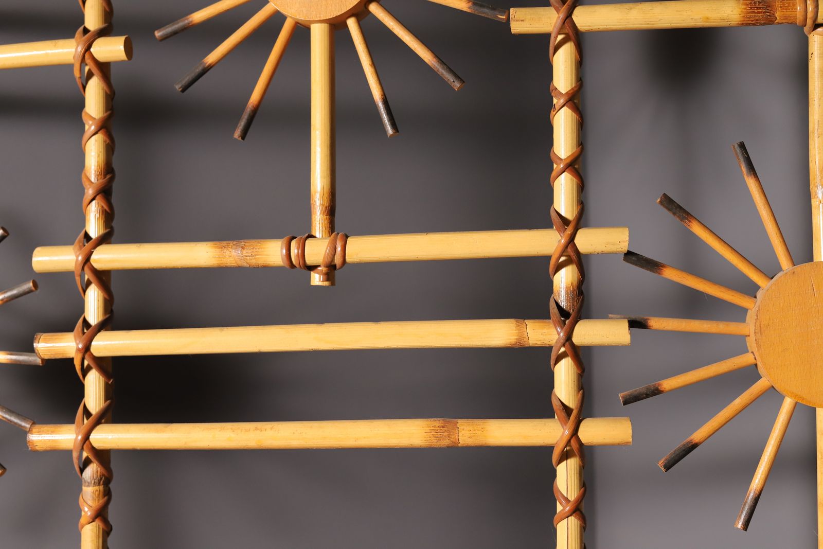 Roomdivider Van Rotan En Bamboe Met Zonnerad Accenten, Tsjechoslowakije, Jaren 1960 photo vinterior