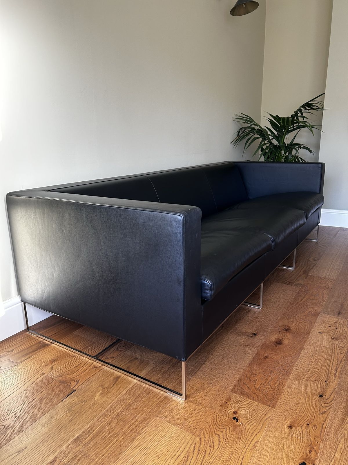 Minotti 3 Seater Black Leather Sofa photo Furniture