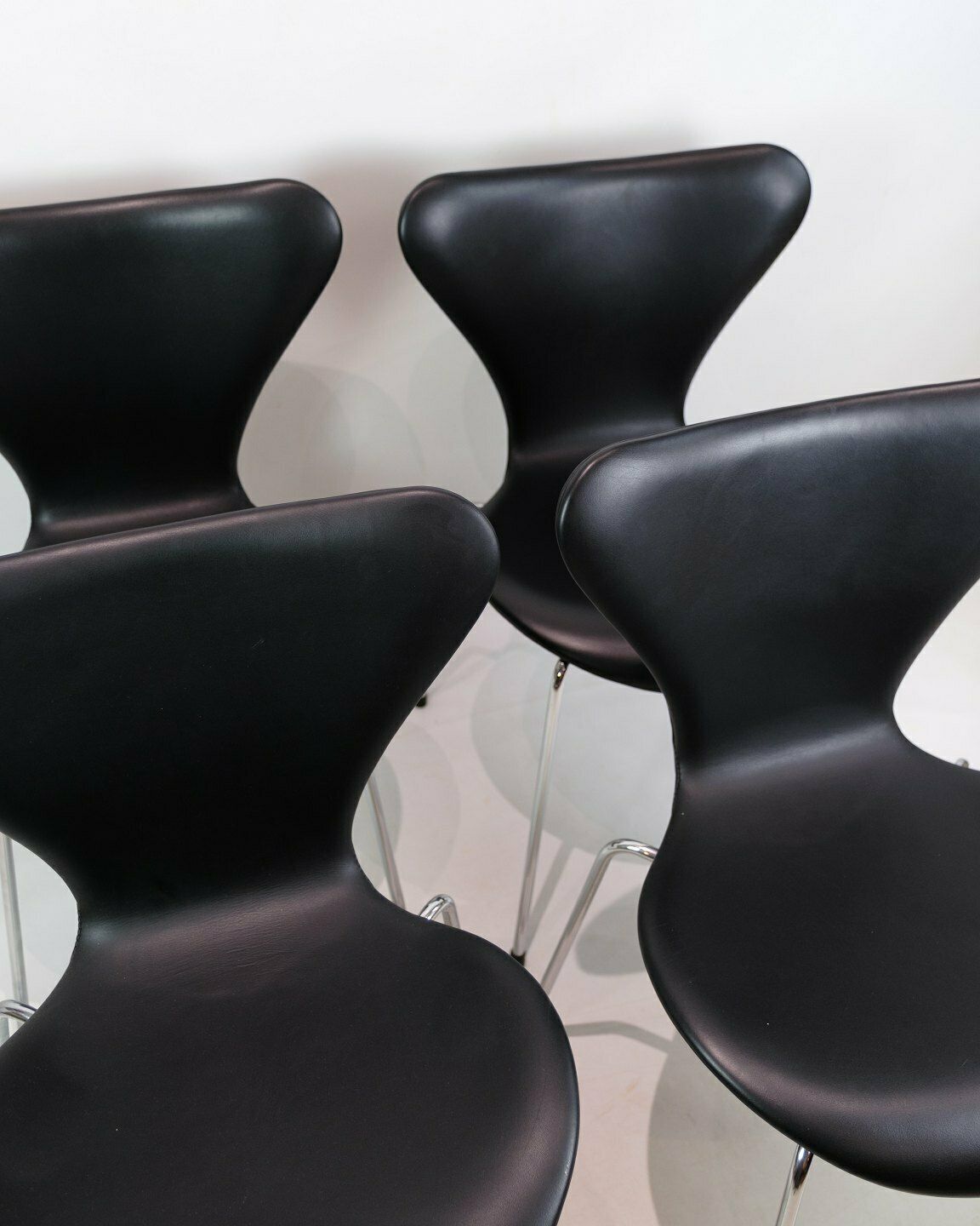 Set Of 4 Seven Chairs Model 3107 Upholstered In Black Leather By Arne Jacobsen For Fritz Hansen From 1960s photo furniture