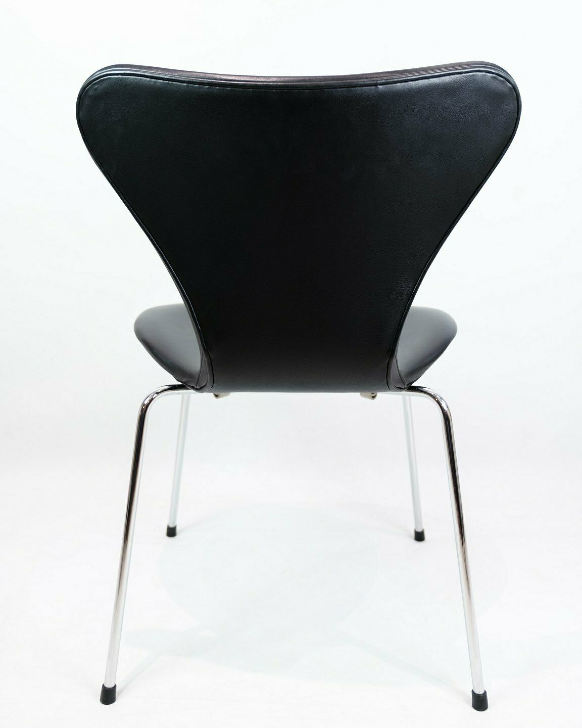 Set Of 4 Seven Chairs Model 3107 Upholstered In Black Leather By Arne Jacobsen For Fritz Hansen From 1960s photo buy