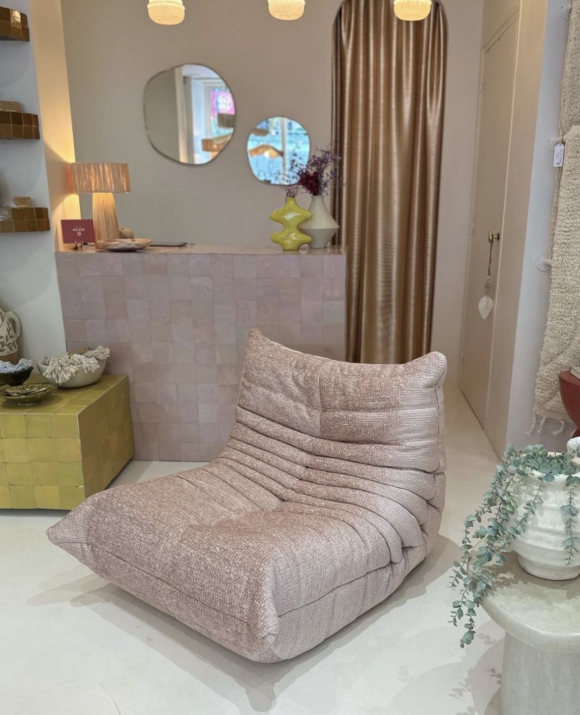 Togo Heated Chair   Pale Pink, 1970s photo Furniture