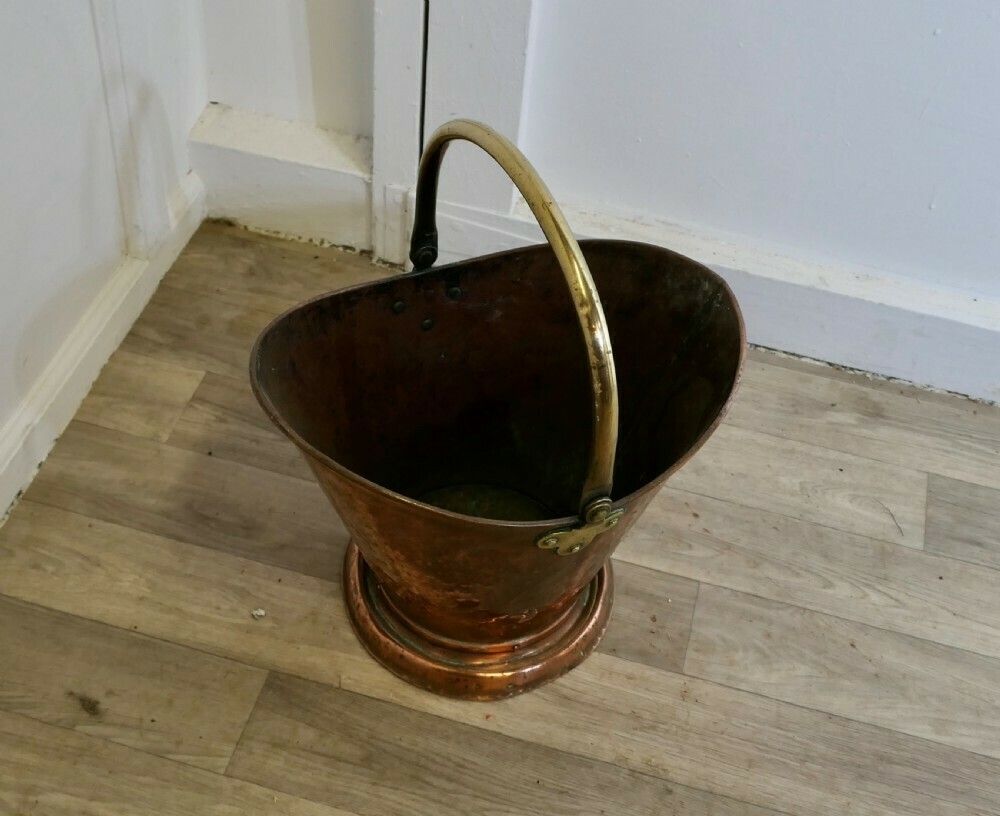 An Arts And Crafts Copper Helmet Coal Scuttle photo vinterior