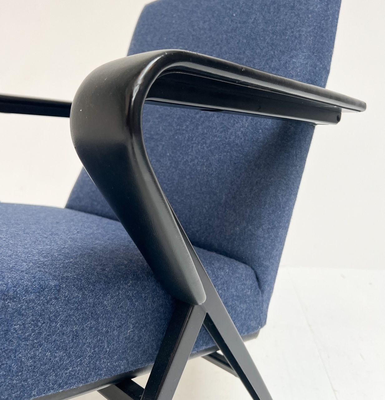 Repose Armchair By Friso Kramer For Circle De Ahrend – Repose Armchair By Friso Kramer For Circle De Ahrend, 1960s photo furniture