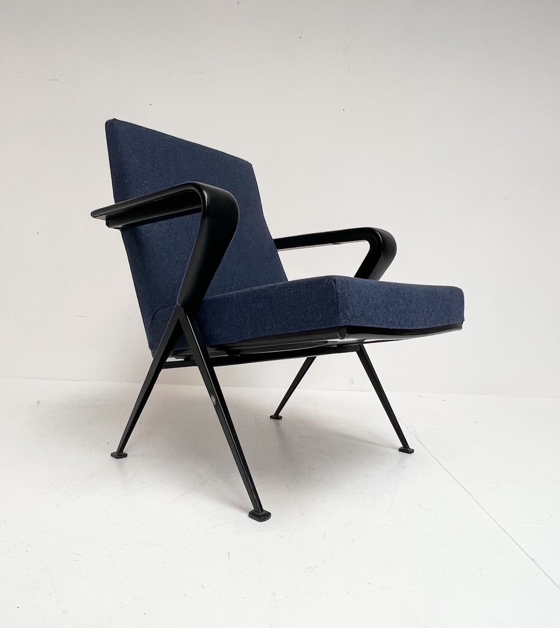 Repose Armchair By Friso Kramer For Circle De Ahrend – Repose Armchair By Friso Kramer For Circle De Ahrend, 1960s photo vintage
