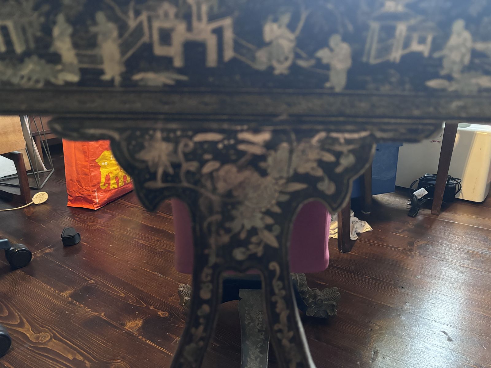 Chinoiserie Hand Painted Lacquered Sewing Table With Original Bone & Ivory Bobbins photo vintage