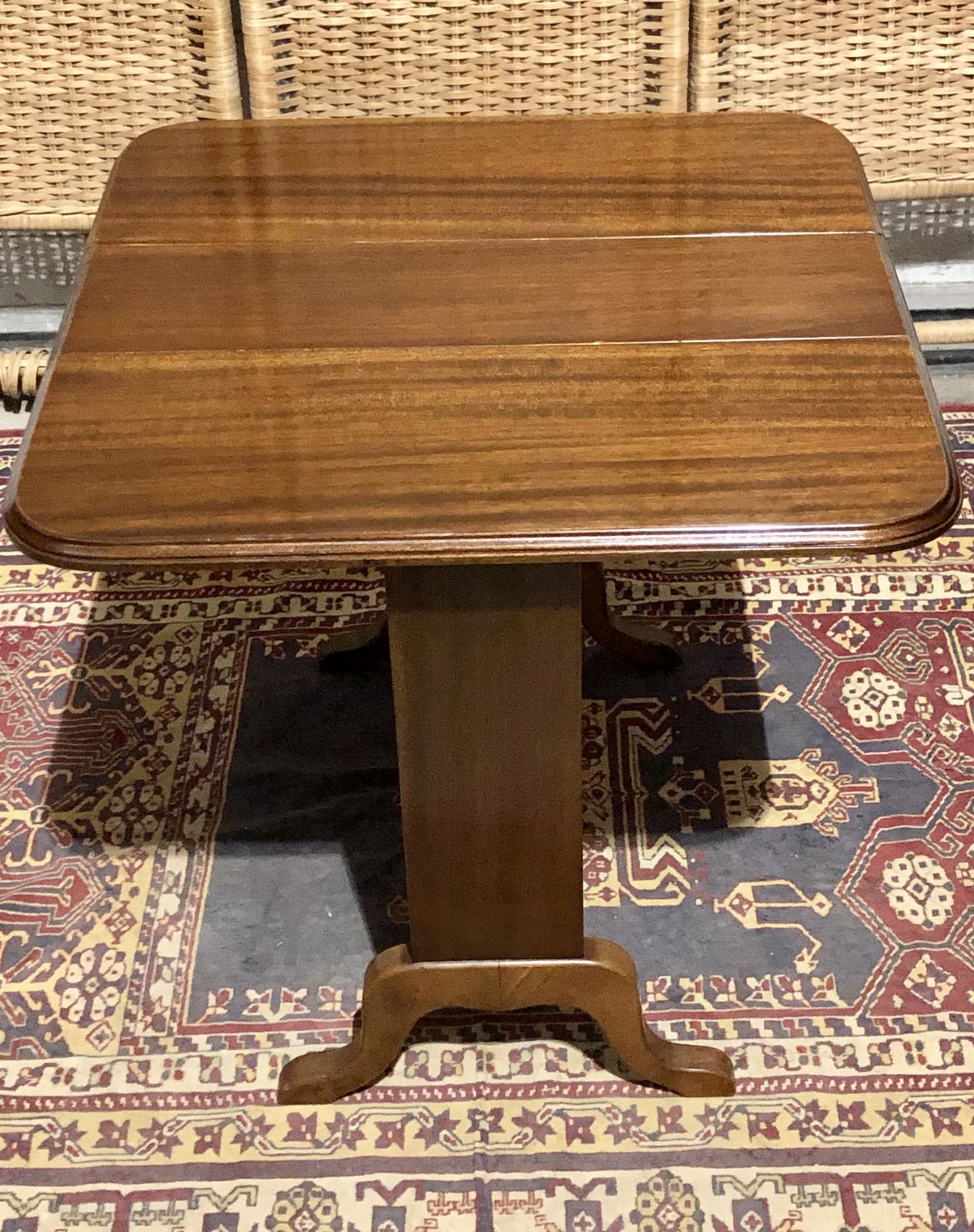 Handsome Vintage Mahogany Coffee / Occasional Table photo vinterior