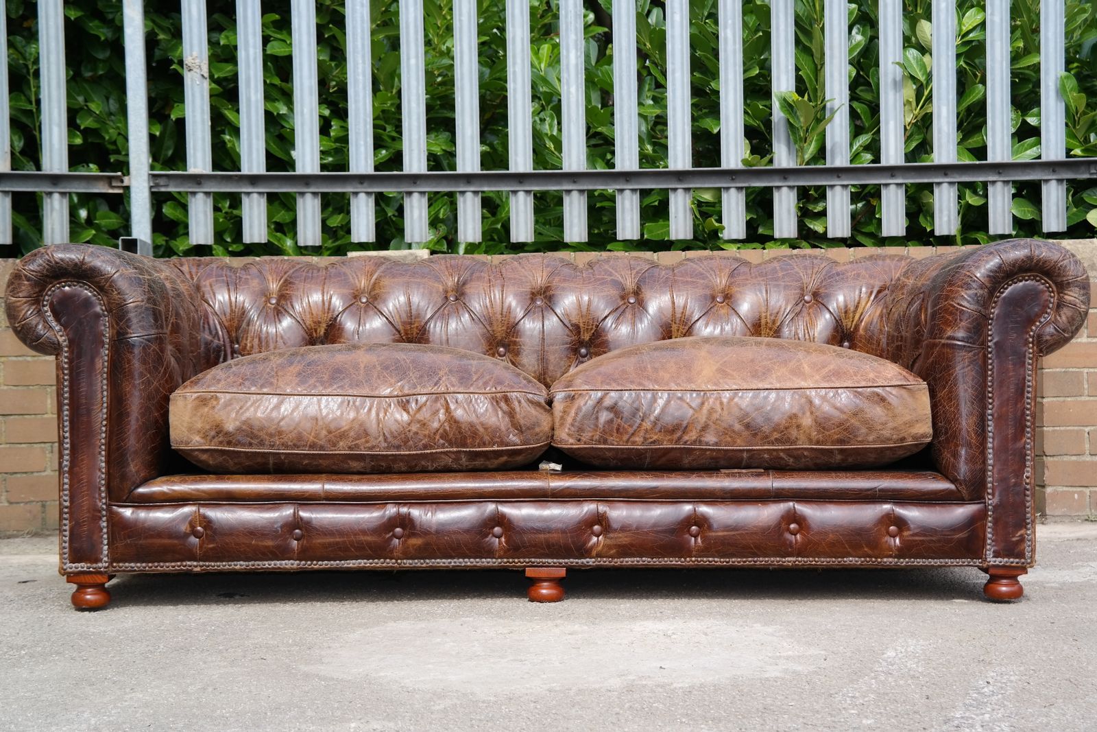 Superb Timothy Oulton Westminster Feather 2.5 Seater Leather Sofa Vintage Cigar photo for sale