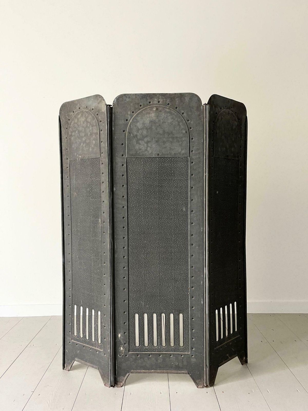 photo furniture Secessionist Metal Screen, Antique Decorative Austrian Folding 3 Panel Fire Screen In Hammered Steel & Copper Relief C.1900 Vienna Secession