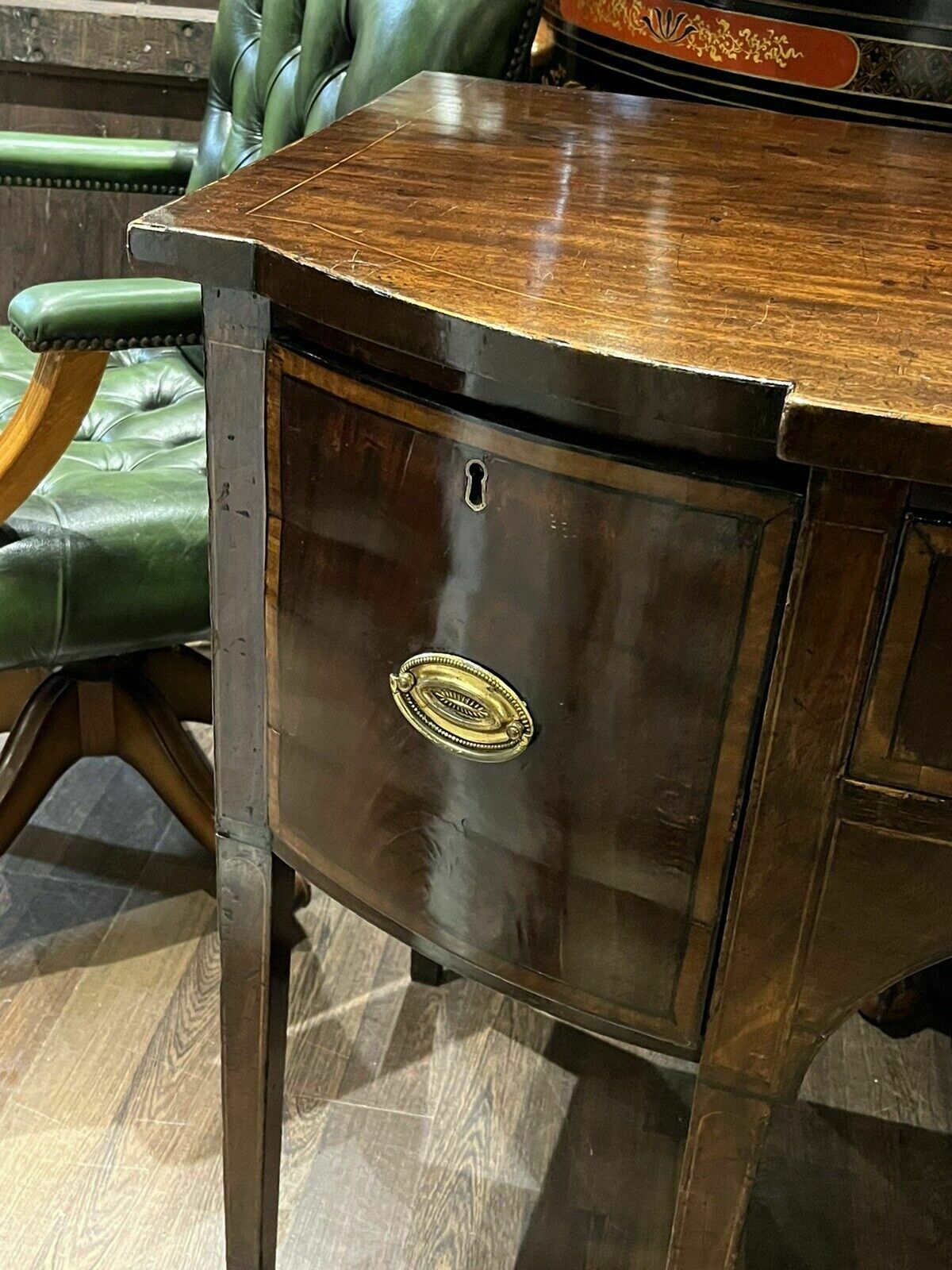 Georgian Inlaid Mahogany Sideboard. Small Proportions. Brass Handles. photo vinterior