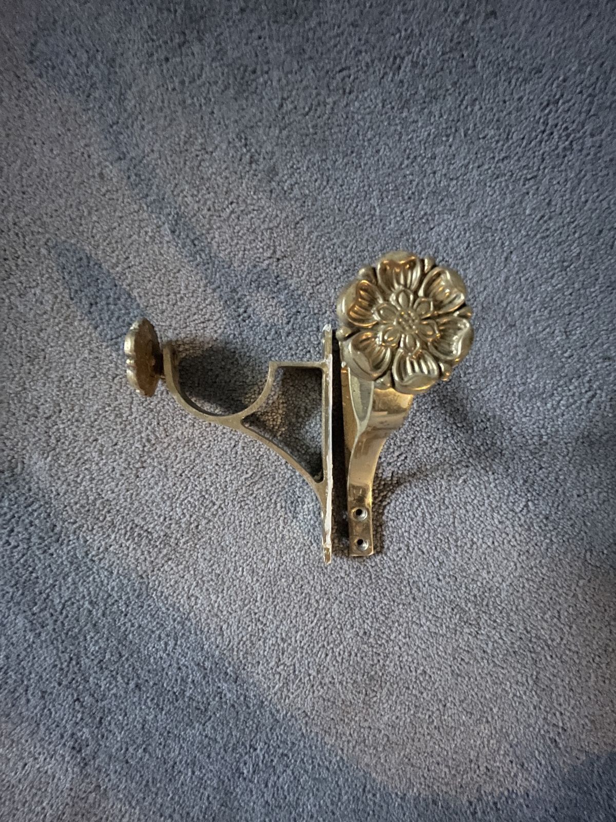 Wooden Curtain Pole (120cm Long X 4.5cm Diameter) With 2 Finials (14cm Long X 9cm Diameter), 10 Wooden Rings (9cm Diameter) And Pair Of Brass Bracket photo furniture