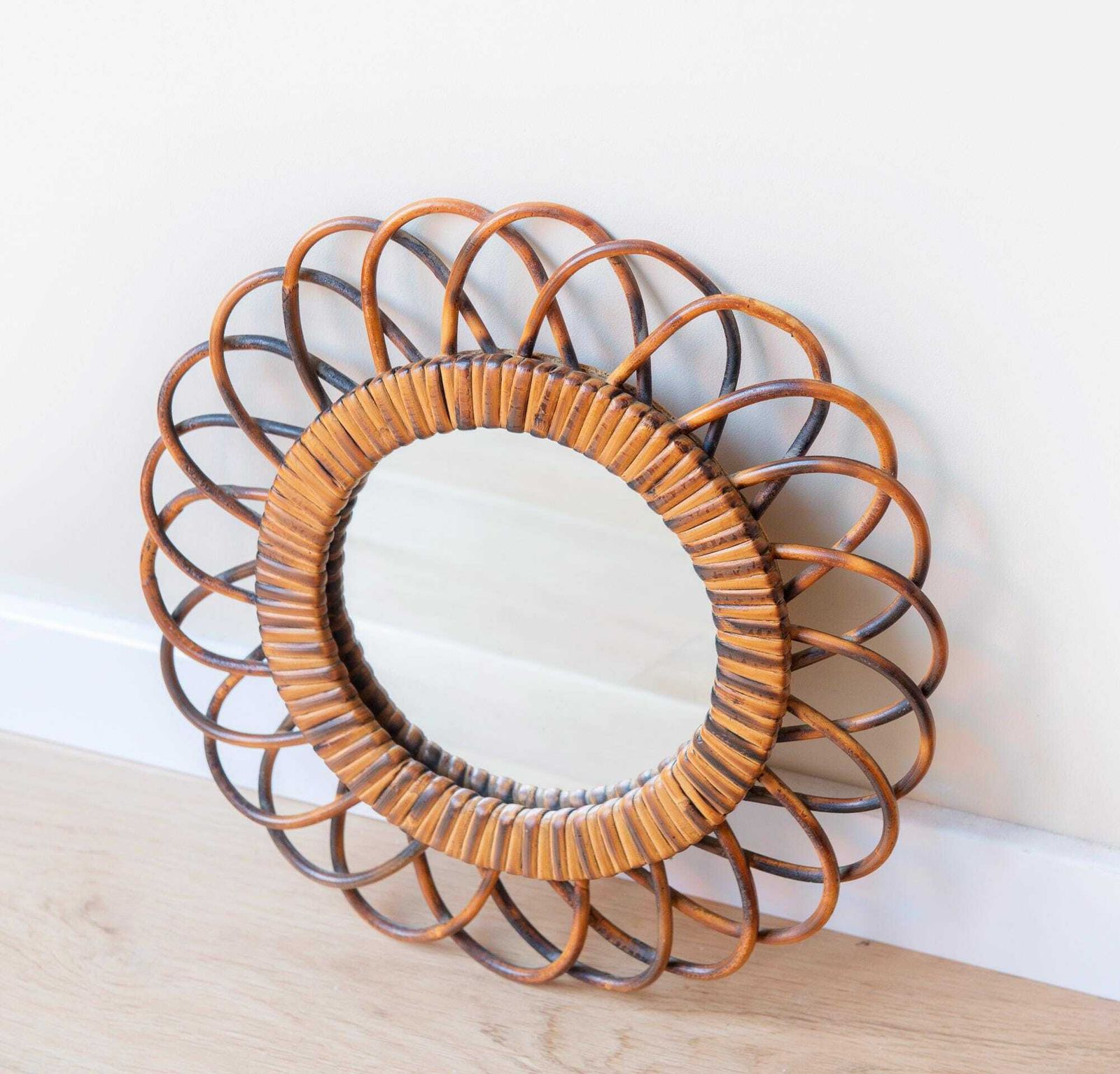 Miroir mural French Riviera, miroir rond mid-century, miroir fleur en bambou vintage, design années 1960 photo Décoration