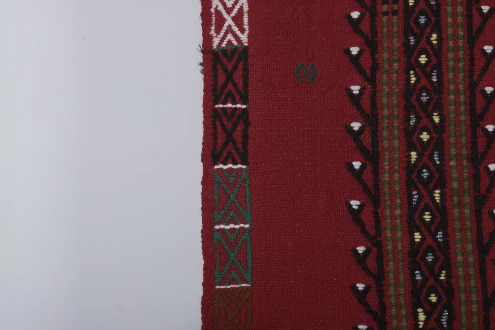 photo furniture Vintage Embroided Red Jajim Kilim Rug 4'9'' X 7'7''