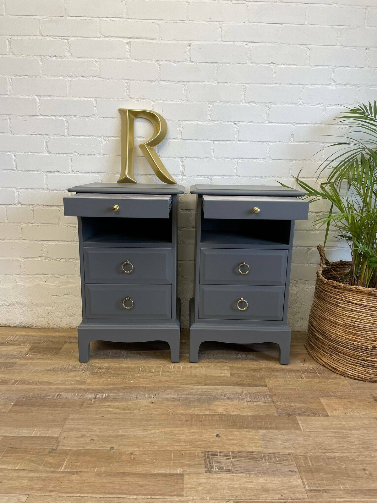 Stag Minstrel Narrow Pair (2) Of Bedsides Painted Grey photo vinterior