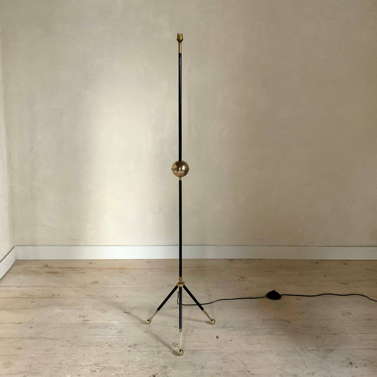 Vintage Black Metal Tripod Floor Lamp And Brass Ball photo 373.0