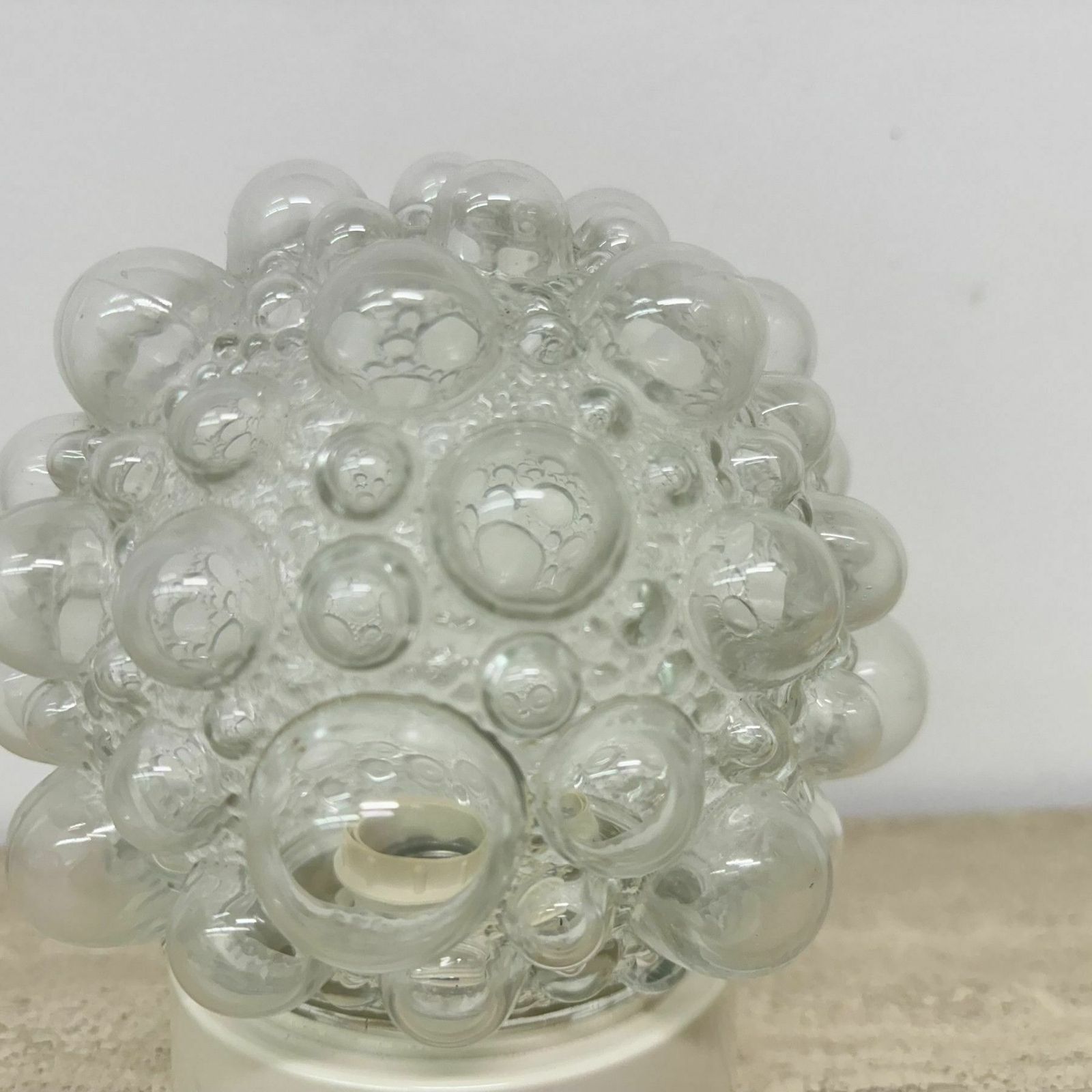 photo furniture Helena Tynell Bubble Lamp, Jaren 1970