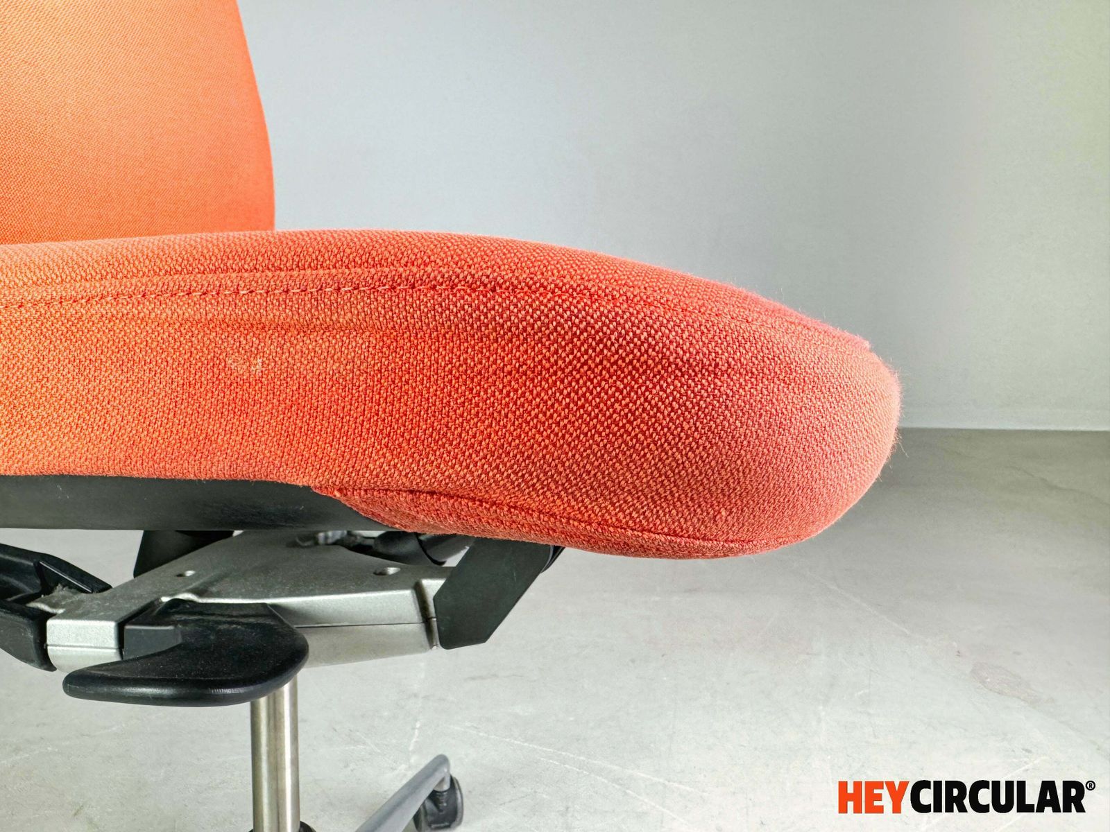 photo buy Vitra Office Chair T Chair Red Blue Grey Black Design Chair