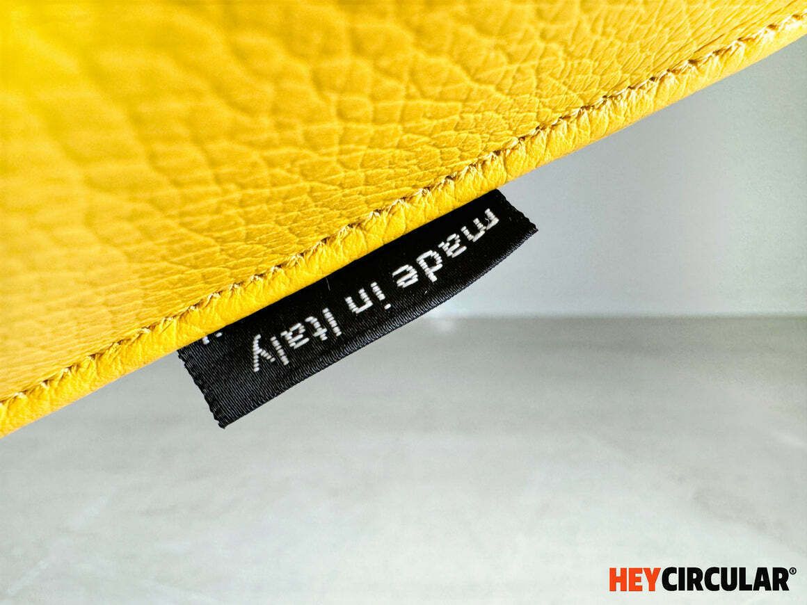 photo furniture Original Moroso Armchair Leather Yellow Patricia Urquiola Swivel