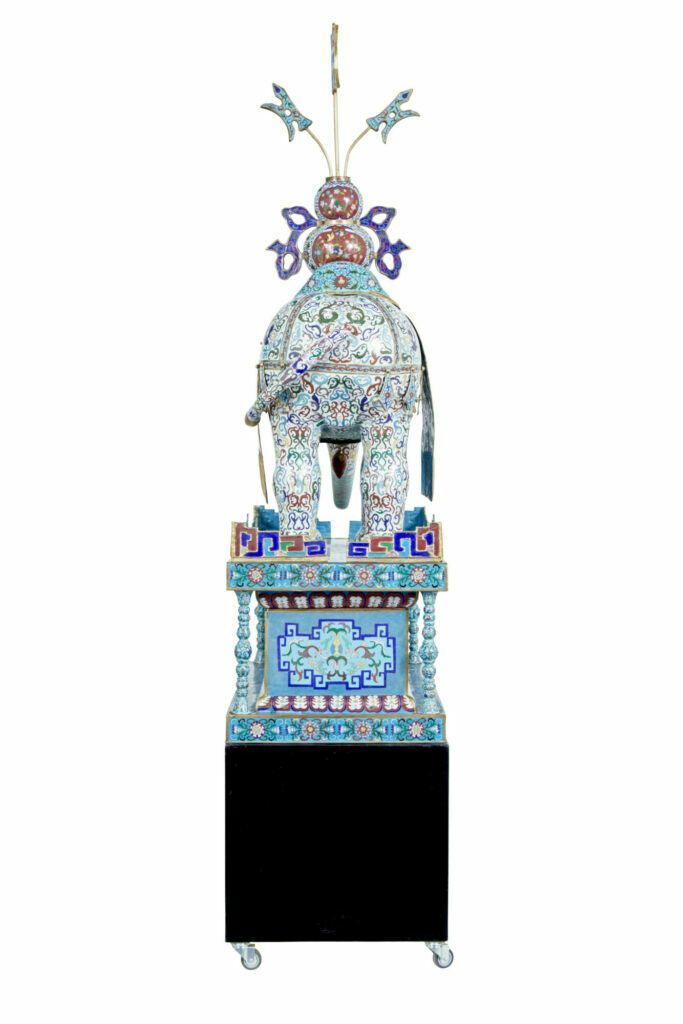 photo vinterior Early 20th Century Large Chinese Cloisonne Enamel Elephant