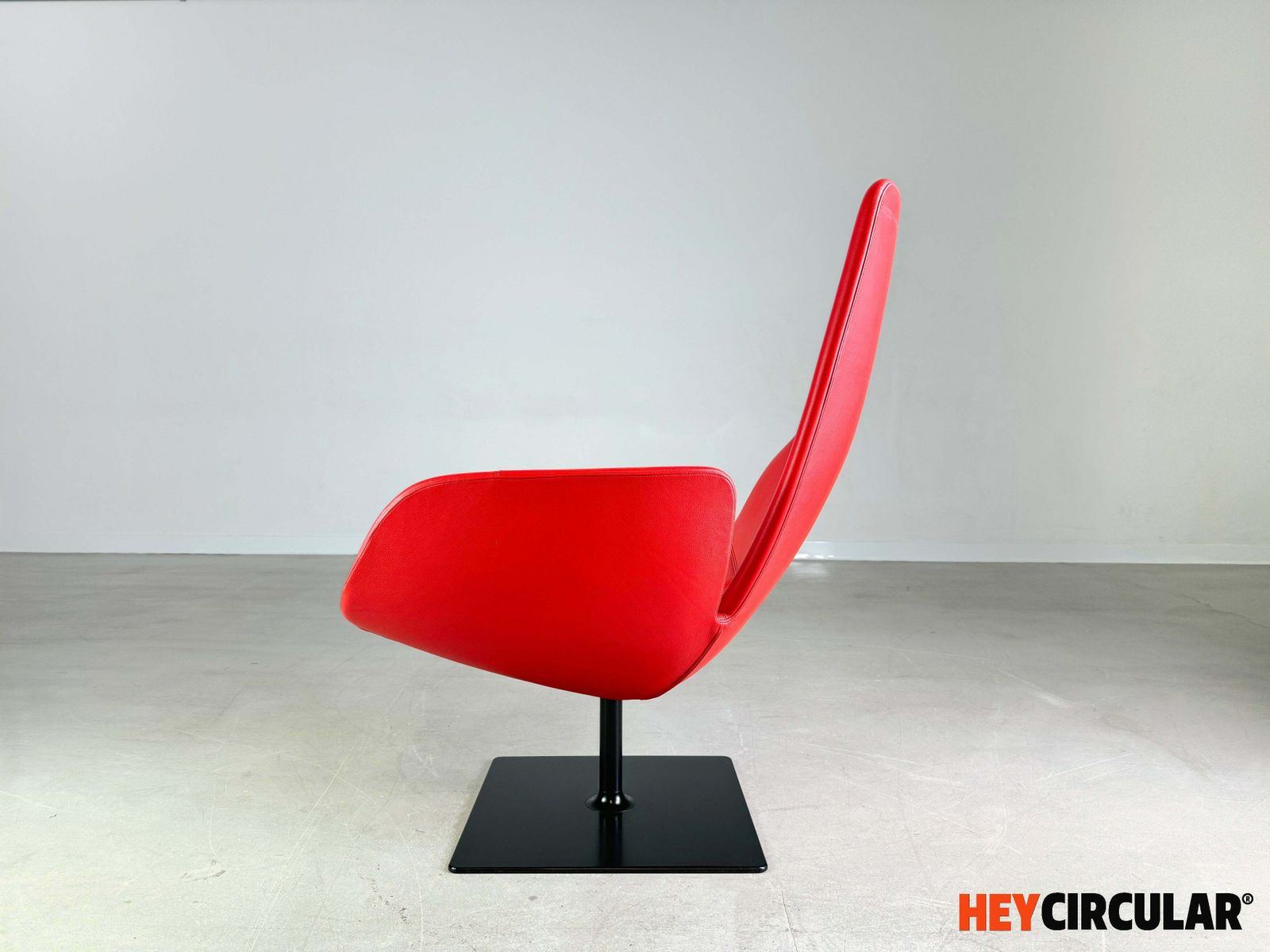 photo furniture Original Moroso Armchair Leather Red Patricia Urquiola Swivel