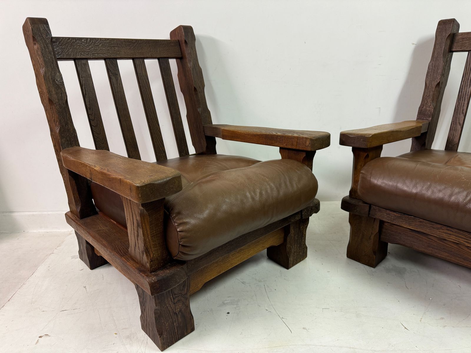 photo vinterior Pair Of 1960s Heavy Oak Brutalist Armchairs
