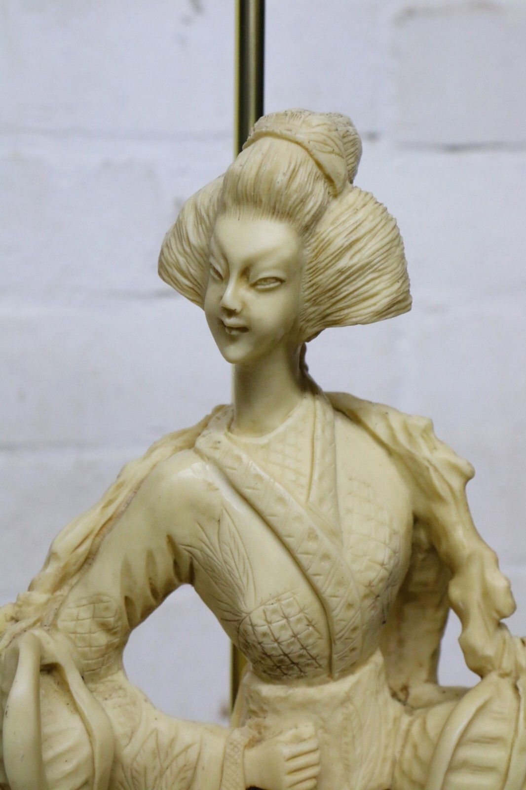 Table Lamp Oriental 1970's Figurine Shell Lady Lamp Vintage Ivorine Black Base photo Lighting