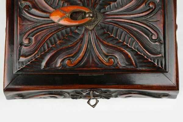 photo furniture Art Deco French Sewing Box In Sculpted Wood, 1890s