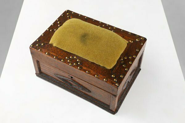 French Art Deco Sewing Box In Sculpted Wood, 1890s photo 696.0