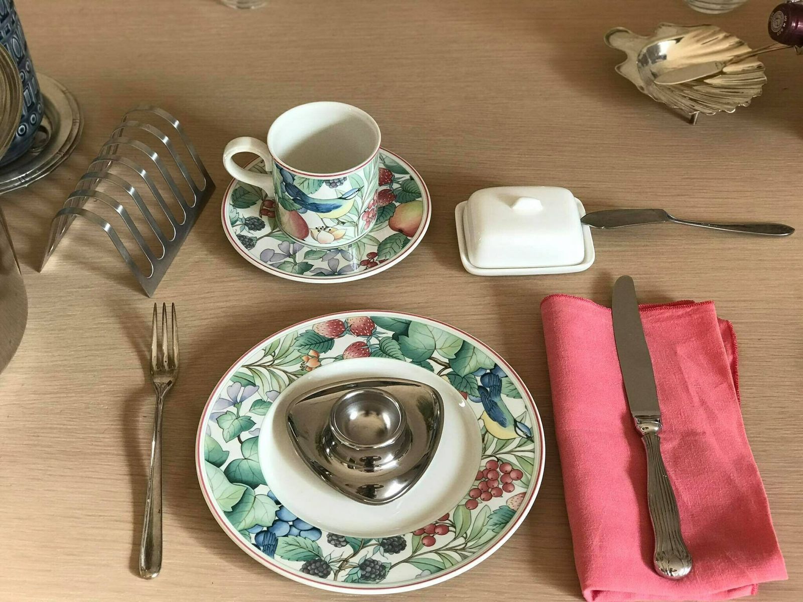 Ontbijtset Voor Twee – Alessi Roestvrijstalen Toastandhouder En 2 Alessi Alfra Eierdopjes – Modernistisch Minimalistisch photo vinterior